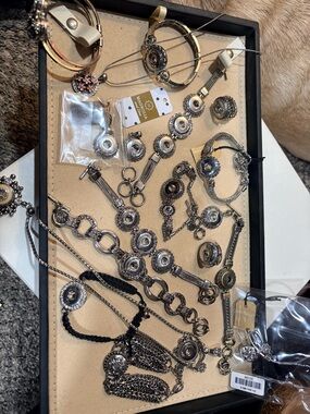 Magnolia and Vine Women’s Jewelry